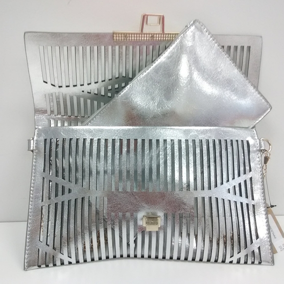 NEW! Silver Metaliic Evening Bag - Picture 6 of 6